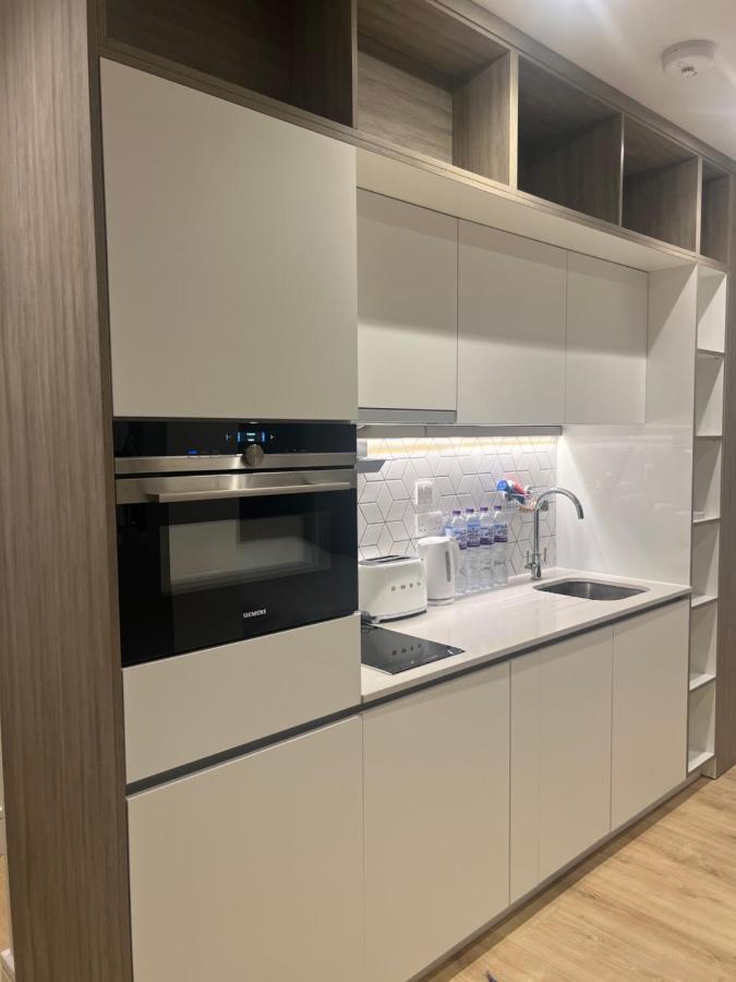London Luxxe Suites & Apartments - London Heathrow Airport, Terminal 1 2 3 4 5 Hillingdon kerület Kültér fotó