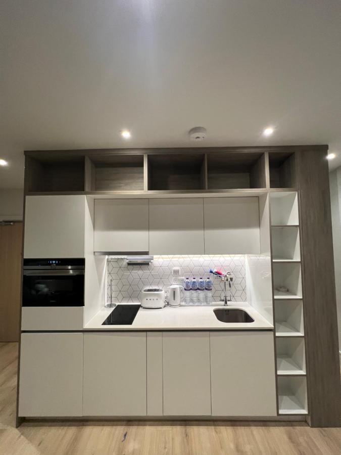 London Luxxe Suites & Apartments - London Heathrow Airport, Terminal 1 2 3 4 5 Hillingdon kerület Kültér fotó