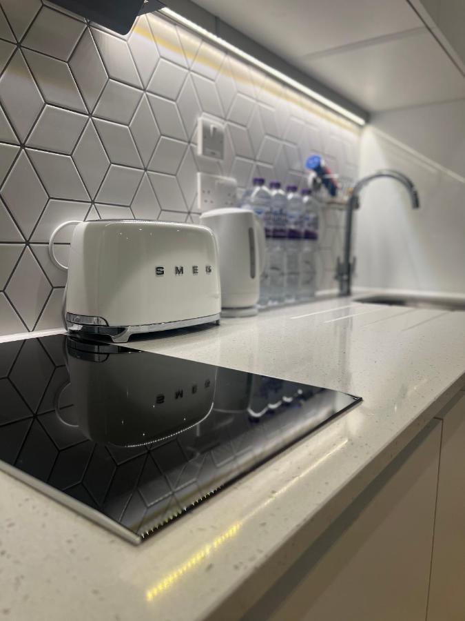 London Luxxe Suites & Apartments - London Heathrow Airport, Terminal 1 2 3 4 5 Hillingdon kerület Kültér fotó