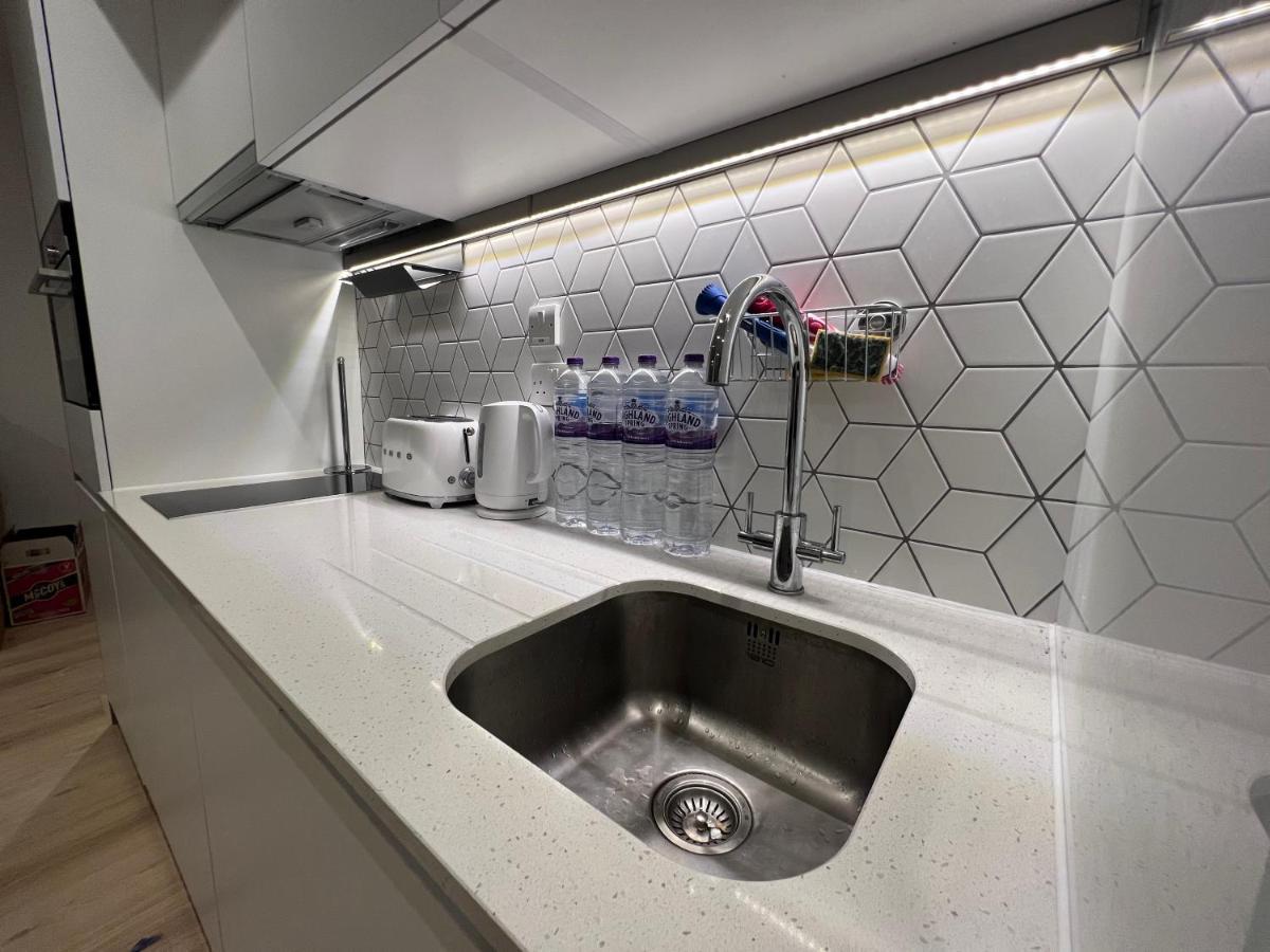 London Luxxe Suites & Apartments - London Heathrow Airport, Terminal 1 2 3 4 5 Hillingdon kerület Kültér fotó