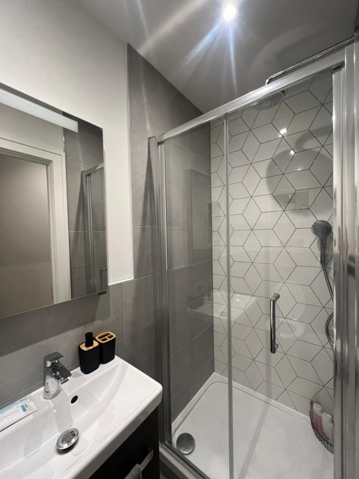 London Luxxe Suites & Apartments - London Heathrow Airport, Terminal 1 2 3 4 5 Hillingdon kerület Kültér fotó