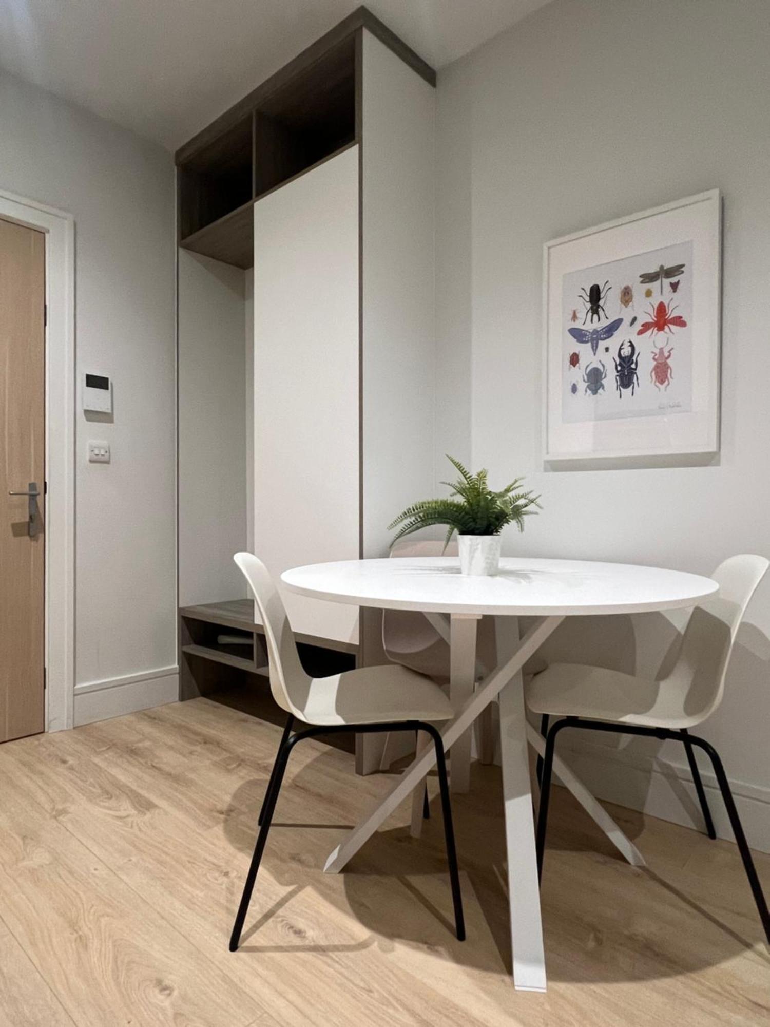 London Luxxe Suites & Apartments - London Heathrow Airport, Terminal 1 2 3 4 5 Hillingdon kerület Kültér fotó