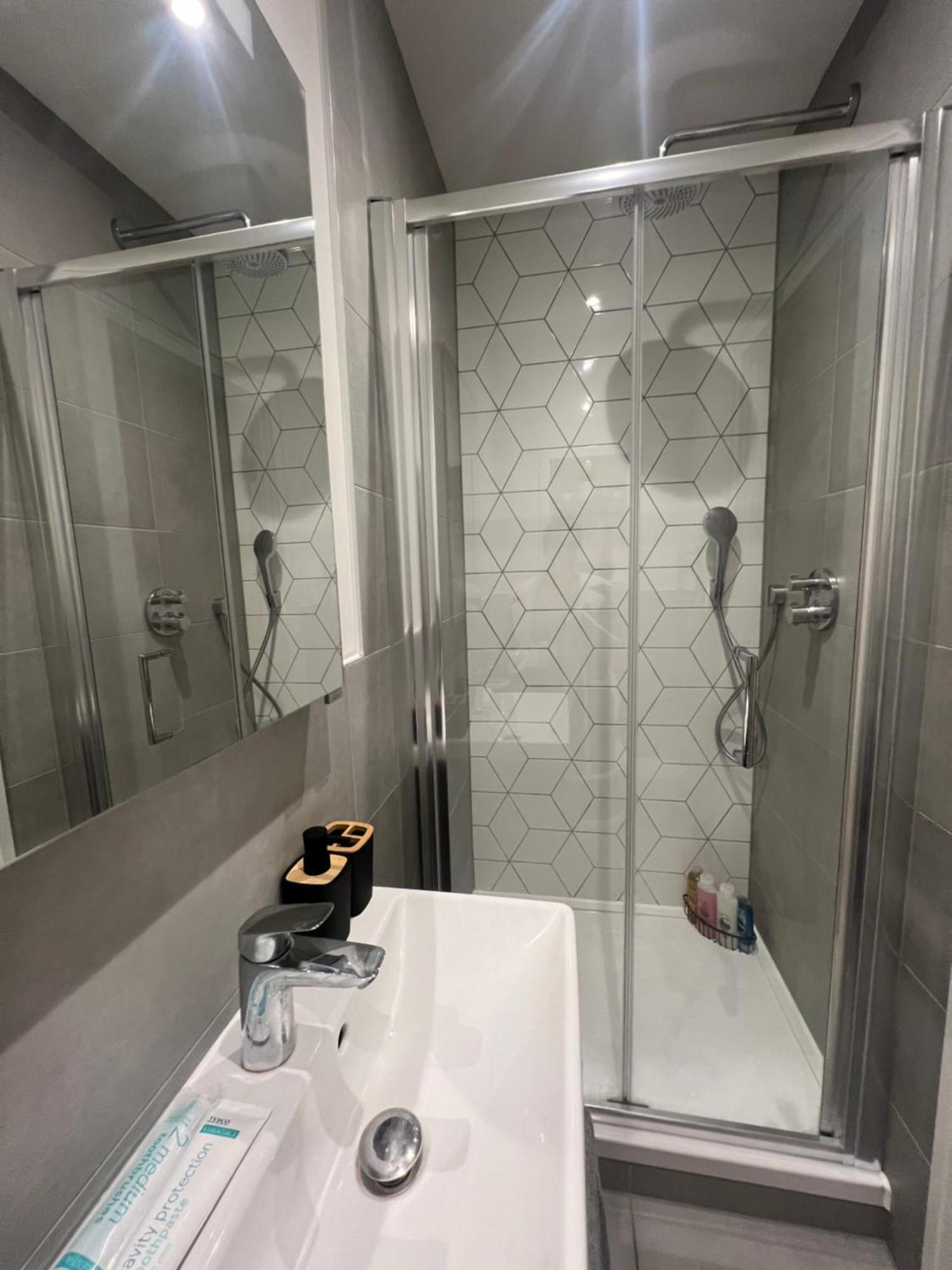 London Luxxe Suites & Apartments - London Heathrow Airport, Terminal 1 2 3 4 5 Hillingdon kerület Kültér fotó