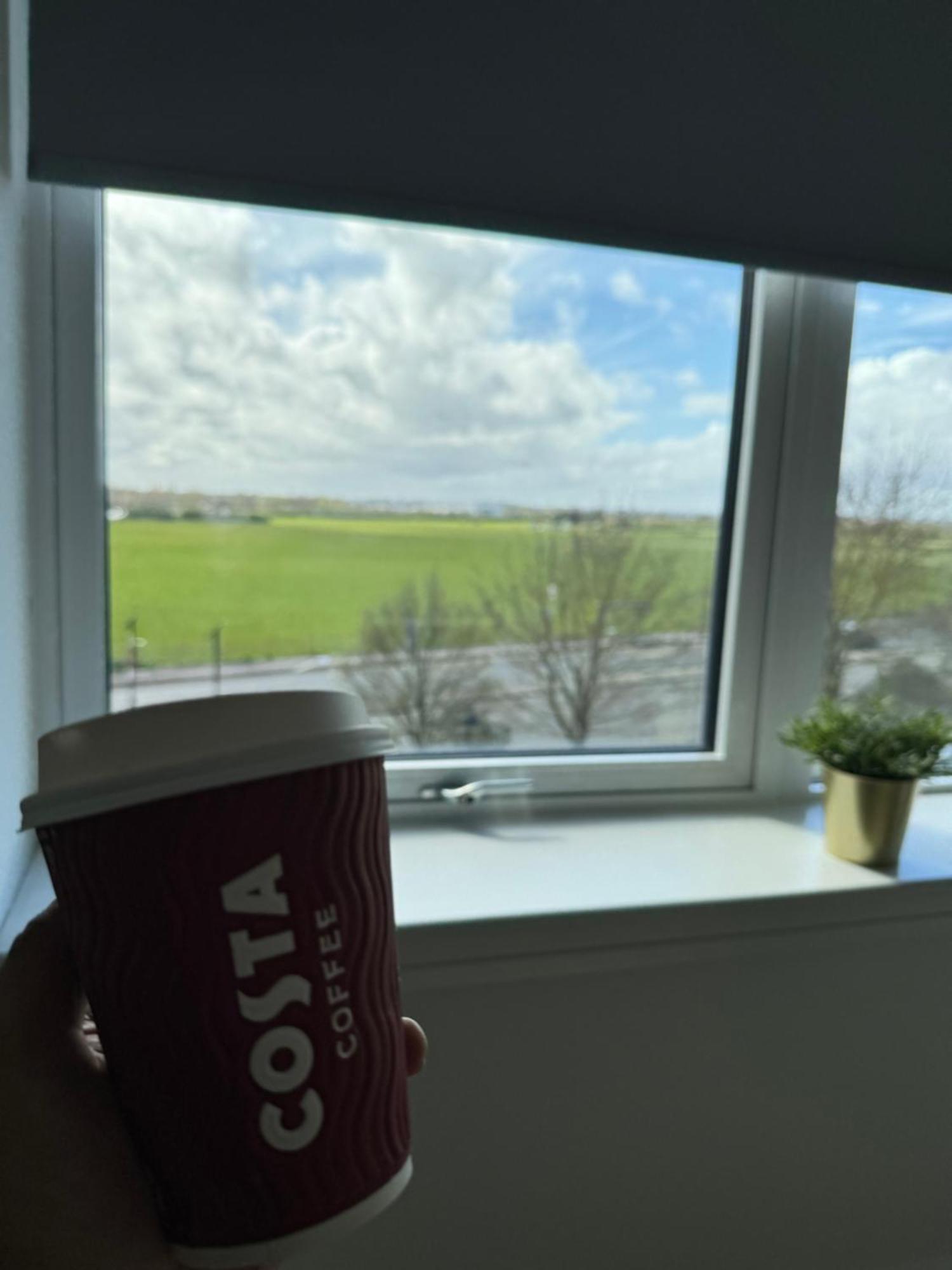 London Luxxe Suites & Apartments - London Heathrow Airport, Terminal 1 2 3 4 5 Hillingdon kerület Kültér fotó